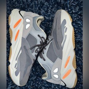 Adidas Yeezy 700 Magnet